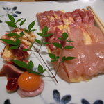 じどりや 穏座 - 近江しゃもの鶏鍋のお肉。