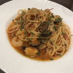 アガッテタンシェ - 料理写真:ランチのトマトソースのパスタ!
ニンニクが入っていたーので要注意。注文時に聞けば良かった〜
美味しかったけれどね。