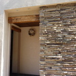 Fujiya 1935 - 左手が入り口。ガラスの横には、小さな苔の空間。