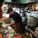 麺屋 悠 - ひとり作業中の店主