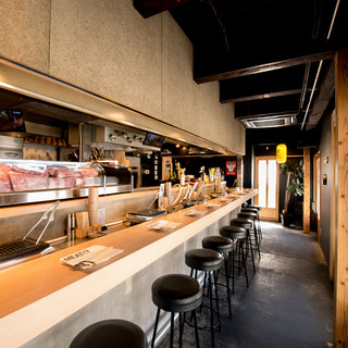 The restaurant has a stylish atmosphere♪ We recommend the counter seats, which give you the feel of a live performance.