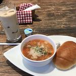 パーネドーロ - 野菜スープとおすすめパン＋アイスカフェオレ  500円