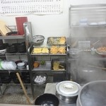 山田屋 - 次から次へと揚げまくってます！