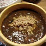 HAPPY cafe 食堂 - ⑤国産のお豆と鶏そぼろのカレーです　そぼろは脂肪の少ない胸肉