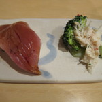 ふく田 - お通し（メジマグロ握り＆ボロッコリーとカニサラダ）