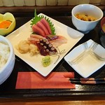 Te Dukuri Chuubou Kaedeya - お刺身定食 850円（税込）