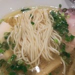 旨鶏ラーメン バードランドの昼 - 麺アップ