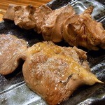 勝元 - 中々食べれない部位ですよね。 レバーは好きではないのですが、どんな感じか食べてみると。 臭みは一切なかったです。 とろけるような食感がたまりません。 これは、激旨な一品でしたよ。 これも、次回は、必ず