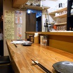 勝元 - 奥が、テーブル席になっていましたよ。 奥行きがある店舗でした。