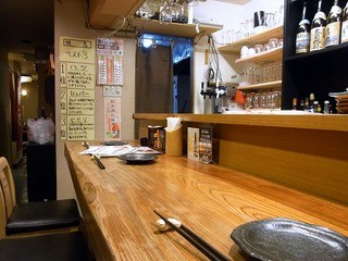 Katsumoto - 奥が、テーブル席になっていましたよ。 奥行きがある店舗でした。