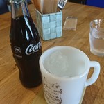 マグズカフェ - 飲み物はコカ･コーラ