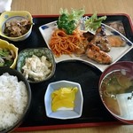 そめ忠 - 鮭カマ焼き定食 399円！