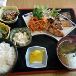 そめ忠 - 鮭カマ焼き定食 399円！