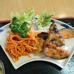 そめ忠 - 脂の載った鮭カマにナポリタン♪