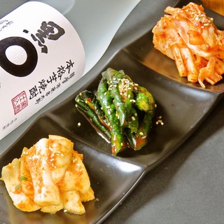 【充実のアラカルト】韓国料理や肉寿司も