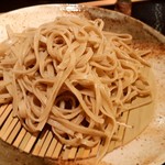 道産しゃぶしゃぶと手打ち蕎麦 MONDO - 蕎麦打ち体験⑧(妻作)自分のよりは細いけれど、ウエーブが有ったらさくらの蕎麦かってくらいの太さ。(笑)
