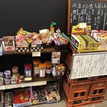 日本酒角打ち 百蔵 - 懐かしの駄菓子コーナー