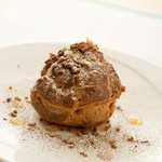 茶遊亭 - 玄米シュークリーム（￥３００）はカスタード、抹茶、黒ごまきなこの３種類