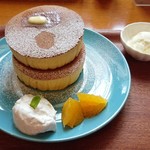 Cafeどんぐり - 【プレーンパンケーキ：斜めから】
写ってませんが、メープルシロップは別でついてます。