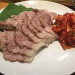 万宝家 - 蒸し豚（キムチ付き）