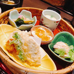 かごの屋 - 白身魚天ぷらがふんわり柔らかくて抹茶塩をつけるとグッド