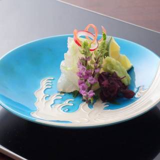 その日仕入れた食材でみずみずしい和の献立をえがきます。