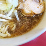 ラーメン二郎 - スープ