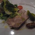 前菜２／三元豚とフォアグラのテリーヌ、ピスタチオ入り