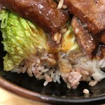 カウベルハウス - 肉とごはんの間にレタス