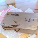 Nanding's Bakery - 揚げたてをお店の厨房から持って来て下さいます。