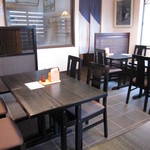 こじんまりした店内です・・