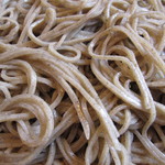 あゆ川手打そば - 蕎麦殻を含んだ「挽きぐるみ粉」にて・・