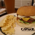 CRUZ BURGERS & CRAFT BEERS - 