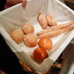 ラ・ベ - オートミール、海藻パン、ミルクバターパンなど5種類