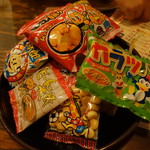 Yoyogi Miruku Horu - お通しの駄菓子