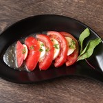 MIYABI - トマトとモッツァレラのカプレーゼ
