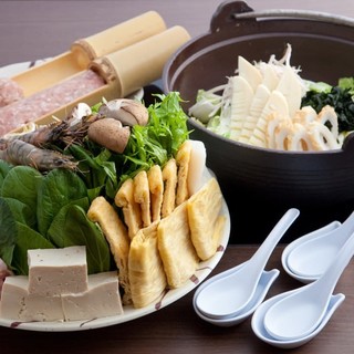 女性に大人気 飲み放題付 水菜や豆腐 湯葉 九条ねぎなど京野菜を味わう 京野菜ちゃんこ鍋コース 5 500円 税抜 相撲料理 志可 堂島店 しが 渡辺橋 ちゃんこ鍋 食べログ