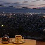 カフェ・ド・クレプスキュール - 夕方の富士山　甲府盆地　