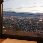 カフェ・ド・クレプスキュール - カウンター席からの眺め