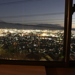 カフェ・ド・クレプスキュール - カウンター席からの眺め