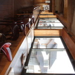 カフェ・ド・クレプスキュール - 店内のカウンター席