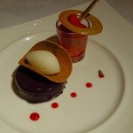 ラ・ベ - ショコラケーキと苺のムース