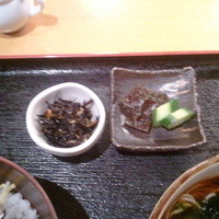 板前心 菊うら - ひじきと香の物