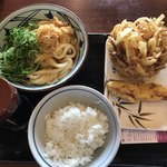 Marugame Seimen Saku Ten - ぶっかけ冷やし大、かき揚げ、かしわ天、ライス