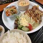 梅の家 - 豚肉生姜焼定食 700円