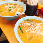 山久ラーメン - みそ野菜ラーメン   850円税込
      左上大盛+200円   わかりづらいけど器は大きいです