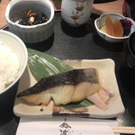 鈴波 エスカ店 - 銀だら定食