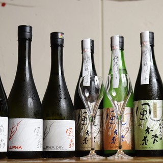 ワイングラスで飲む100種を超える日本酒♪利酒セットあります