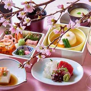 季節の厳選食材を活かした繊細な味わい。伝統的な日本料理を是非