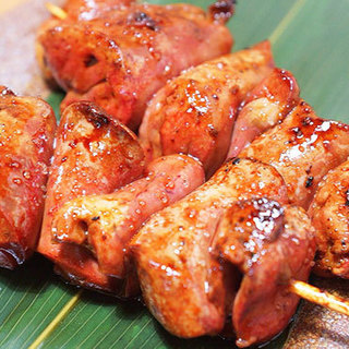 1ヵ月1200本以上ご注文いただく、人気NO,1の白レバー。